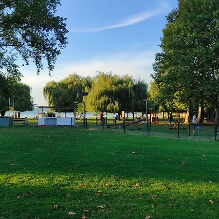 Napsugár 2 Casa de Férias Balatonlelle